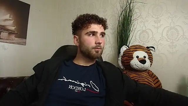 KyloEast live XXX chat