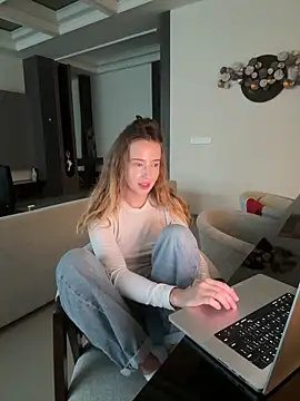 Pertunjukan Kamera Web Nura_n_Sarah
