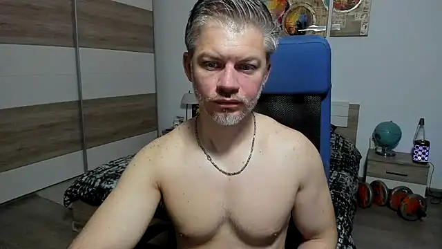 RobbyShawz: διαδικτυακό σόου στην κάμερα