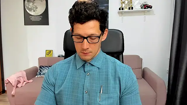 BrutusK08 live XXX chat