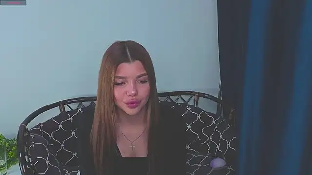 DelenaRines élő XXX-chatje