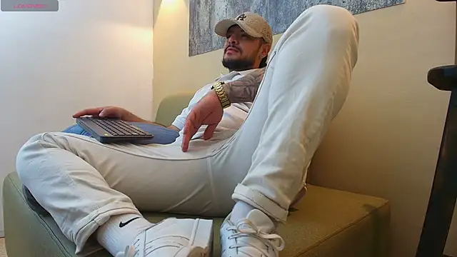 TROY_KIRK's Live XXX Chat