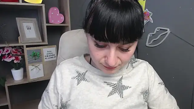 NinaFlawlees Chat XXX in diretta