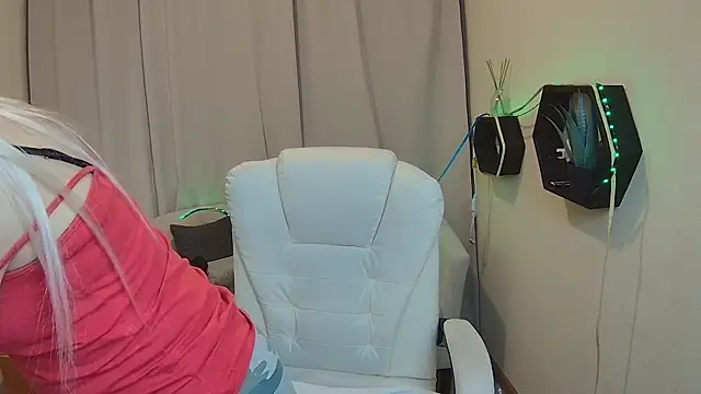Show modela KarmenHH na web-kameri