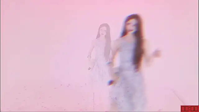 TNT-Sister: διαδικτυακό σόου στην κάμερα