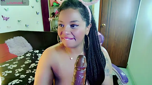 Naasha_ élő XXX-chatje