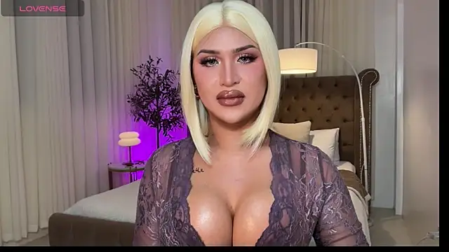 Show de Your_Majesty_Tyra na webcam