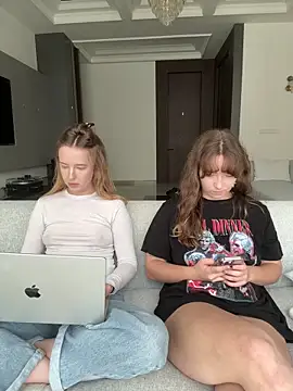 Nura_n_Sarah Live XXX Chat