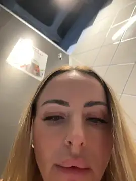 Chat XXX en directo de EmaSalis