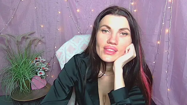 MilaLoona Adlı Modelin Canlı XXX Sohbeti