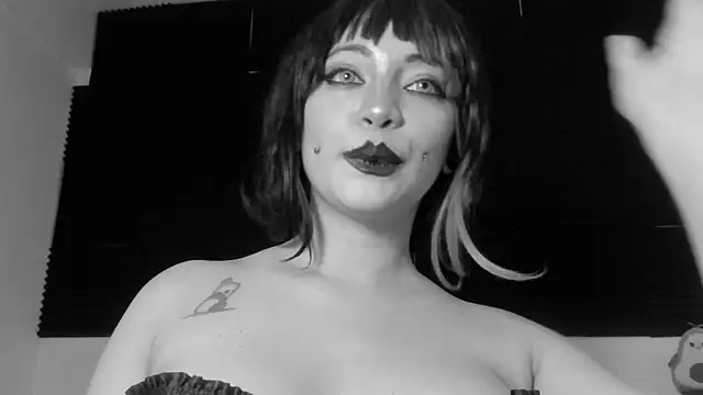 Akalidemon Adlı Modelin Canlı XXX Sohbeti
