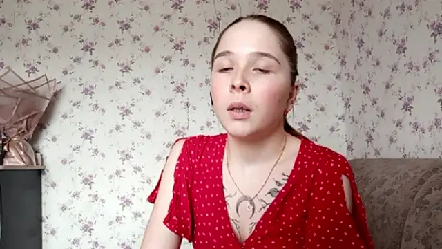 Show modela SiennaGlow na web-kameri