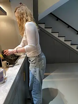 Nura_n_Sarahn Webbikameraesitys