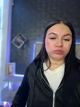 Megaan__More Adlı Modelin Canlı XXX Sohbeti