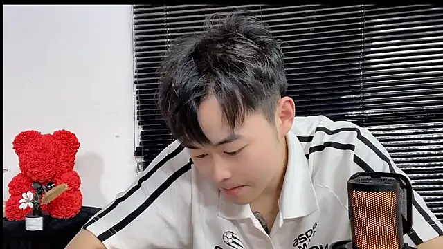 GUCCI-BOY1314 网络视讯表演