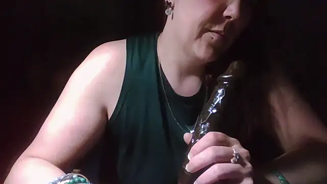 bigjuicyxo Show in webcam