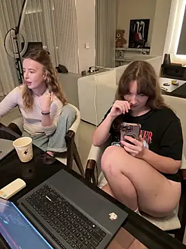 Nura_n_Sarah Webcamshow