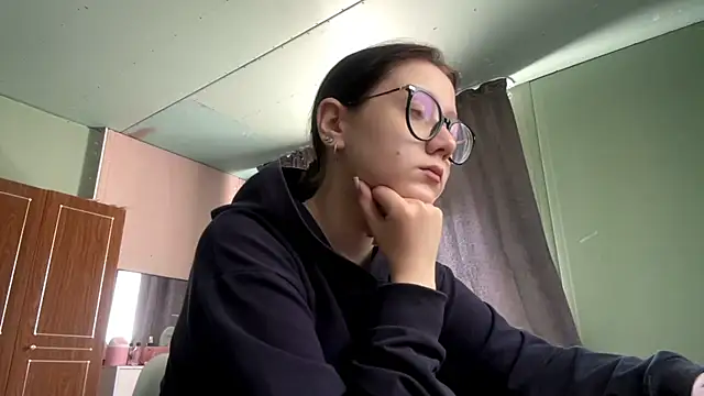 AdelleBaggenstoss – Naživo XXX chat