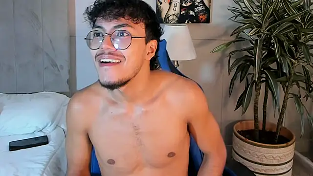 Show modela kai_storn na web-kameri
