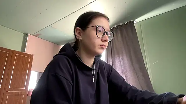 AdelleBaggenstoss' Live XXX Chat