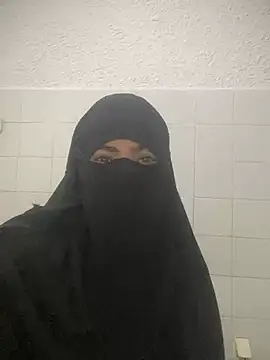 Hijabi_HotGirls Show in webcam