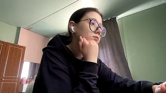 AdelleBaggenstoss Chat XXX live