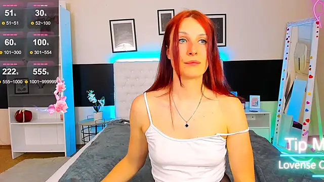 KiraNeeww élő XXX-chatje
