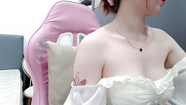 Lina-Xuka81 Live XXX-Chat