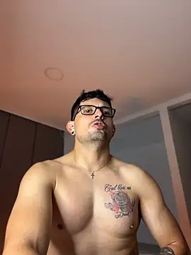 TroyeSavage Live XXX-Chat