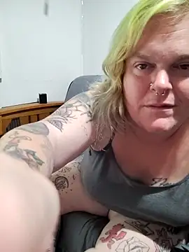 Pokazy przed kamerką – curvy420queen