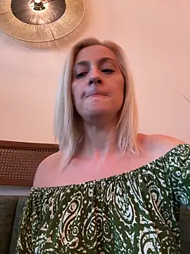 HOTLadyluna live XXX chat