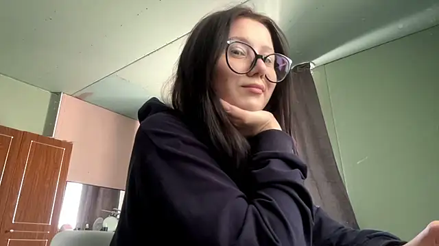 AdelleBaggenstoss' Live XXX Chat