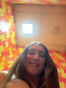 Tiny_Annyn Webbikameraesitys
