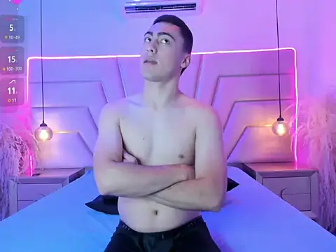 Show modela ThiagoLiindo na web-kameri