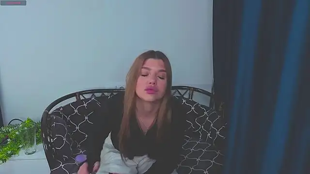 DelenaRines Chat XXX in diretta