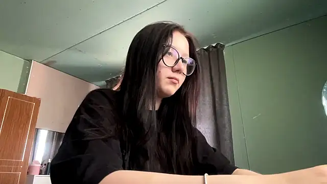 AdelleBaggenstoss' Live XXX Chat