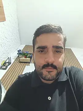 gusto14cm: διαδικτυακό σόου στην κάμερα
