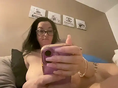 naturalboobsF Show in webcam