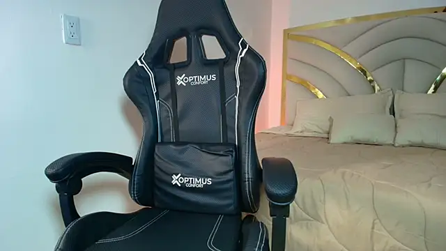 Онлайн чат XXX Milo_Storm