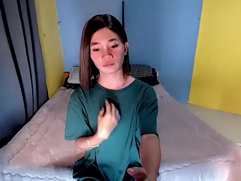 Petite_HugeCock Webcam Show