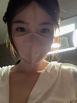gougou13 Show in webcam