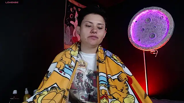 Chat +18 de girl_intense444 ao vivo
