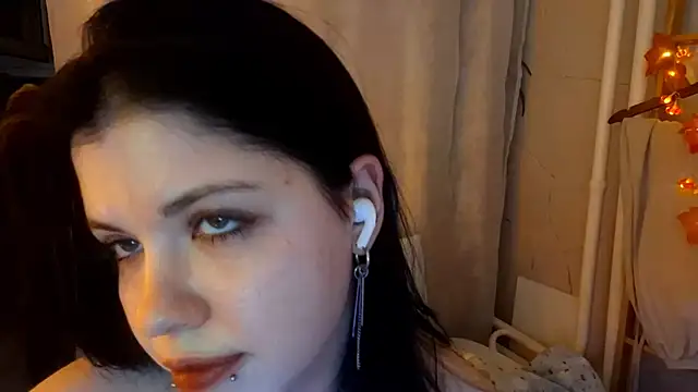 MiaTemptress' Live XXX Chat