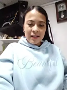 Show de LITTLE-NESSA na webcam
