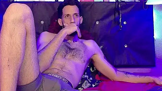 Karim_mansur: διαδικτυακό σόου στην κάμερα