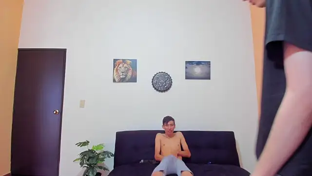 Chatroom XXX en direct de Sweet_boyshot