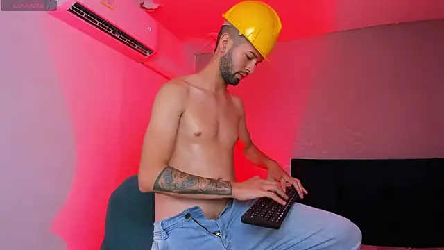 Show modela Ian_Valenti na web-kameri