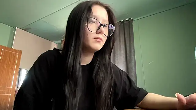 AdelleBaggenstoss' Live XXX Chat