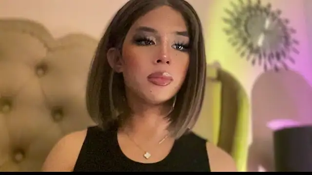 M1ss_Ophelia_: διαδικτυακό σόου στην κάμερα