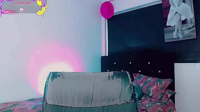 Kendall_hornyy – Kamerová šou
